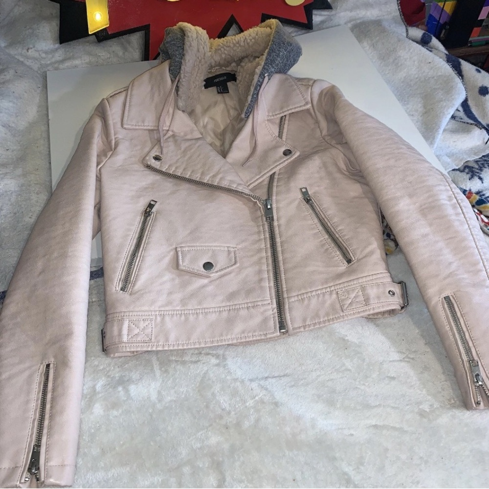 FOREVER 21 Cropped Faux Leather Biker JACKET Womens Size S Light pink insulated